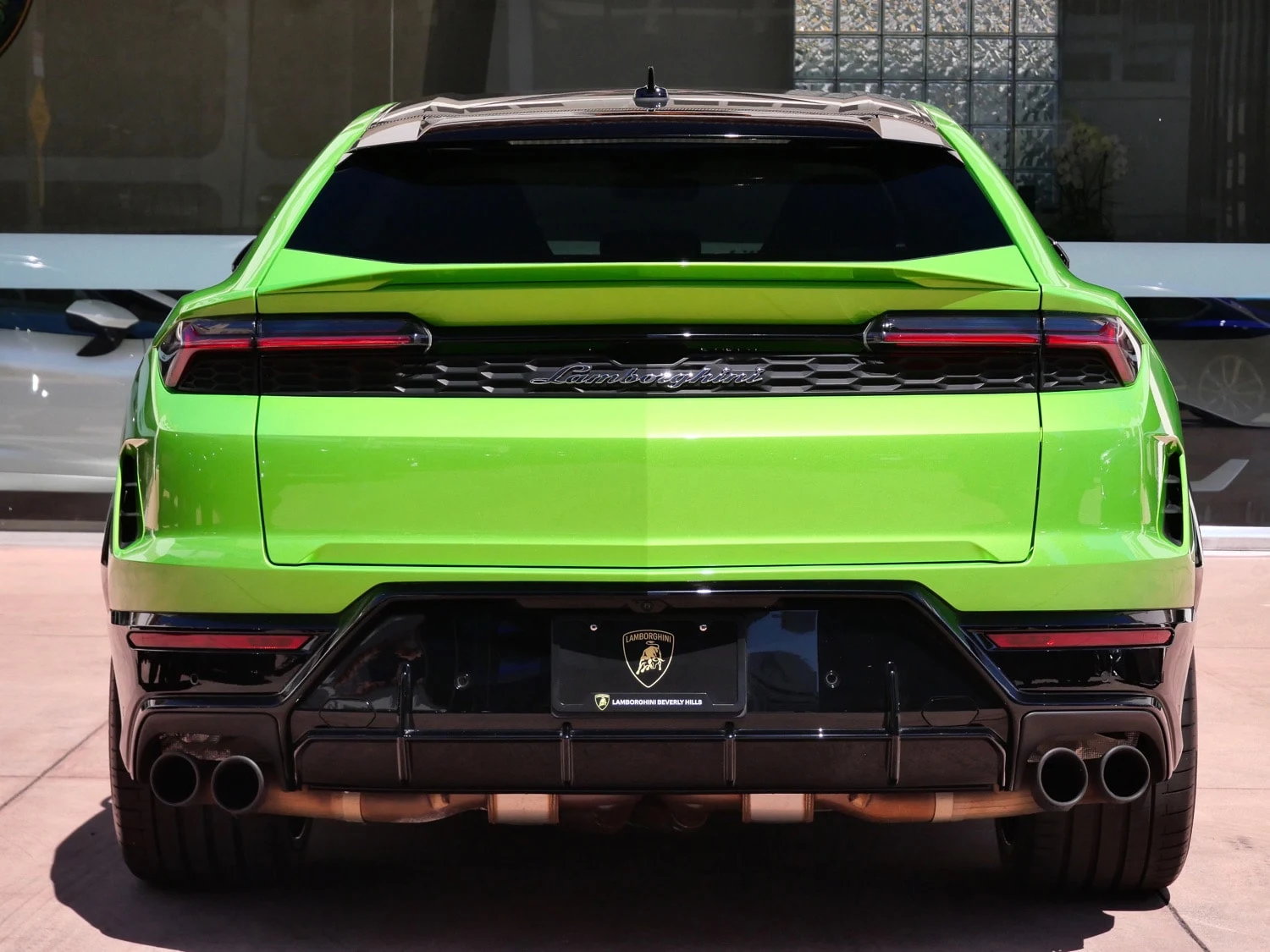 2026 Lamborghini Urus SE, rear three-quarter view, Green
