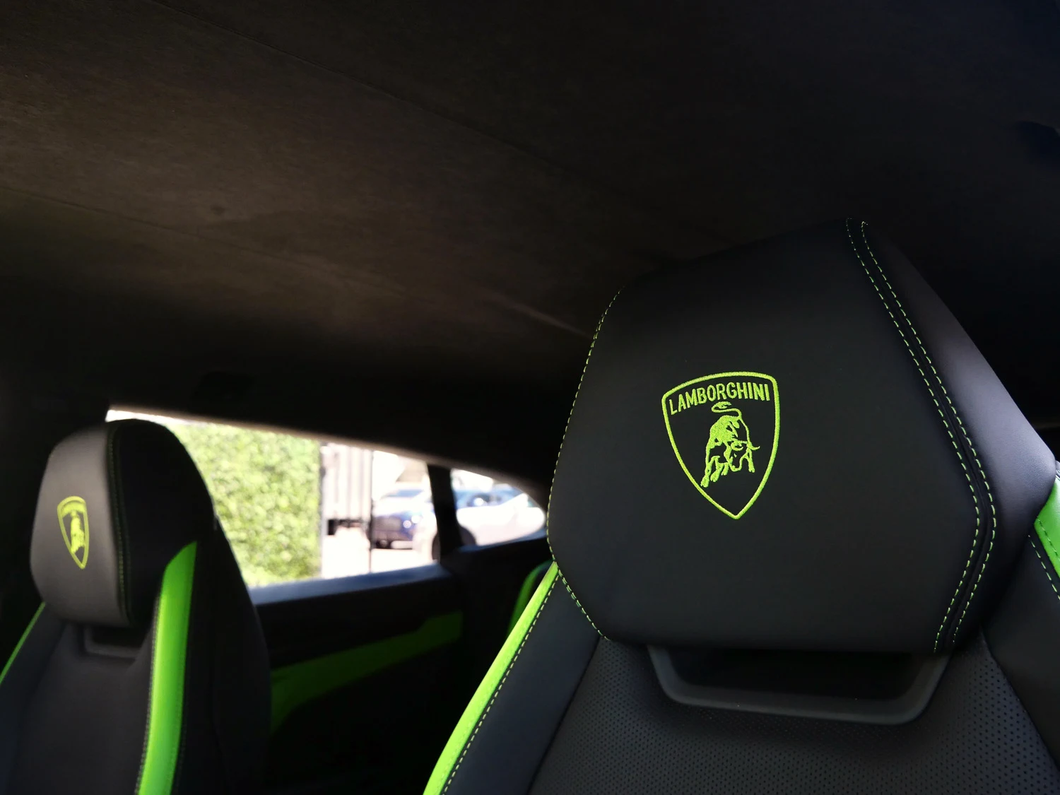 2026 Lamborghini Urus SE interior, Nero Ade