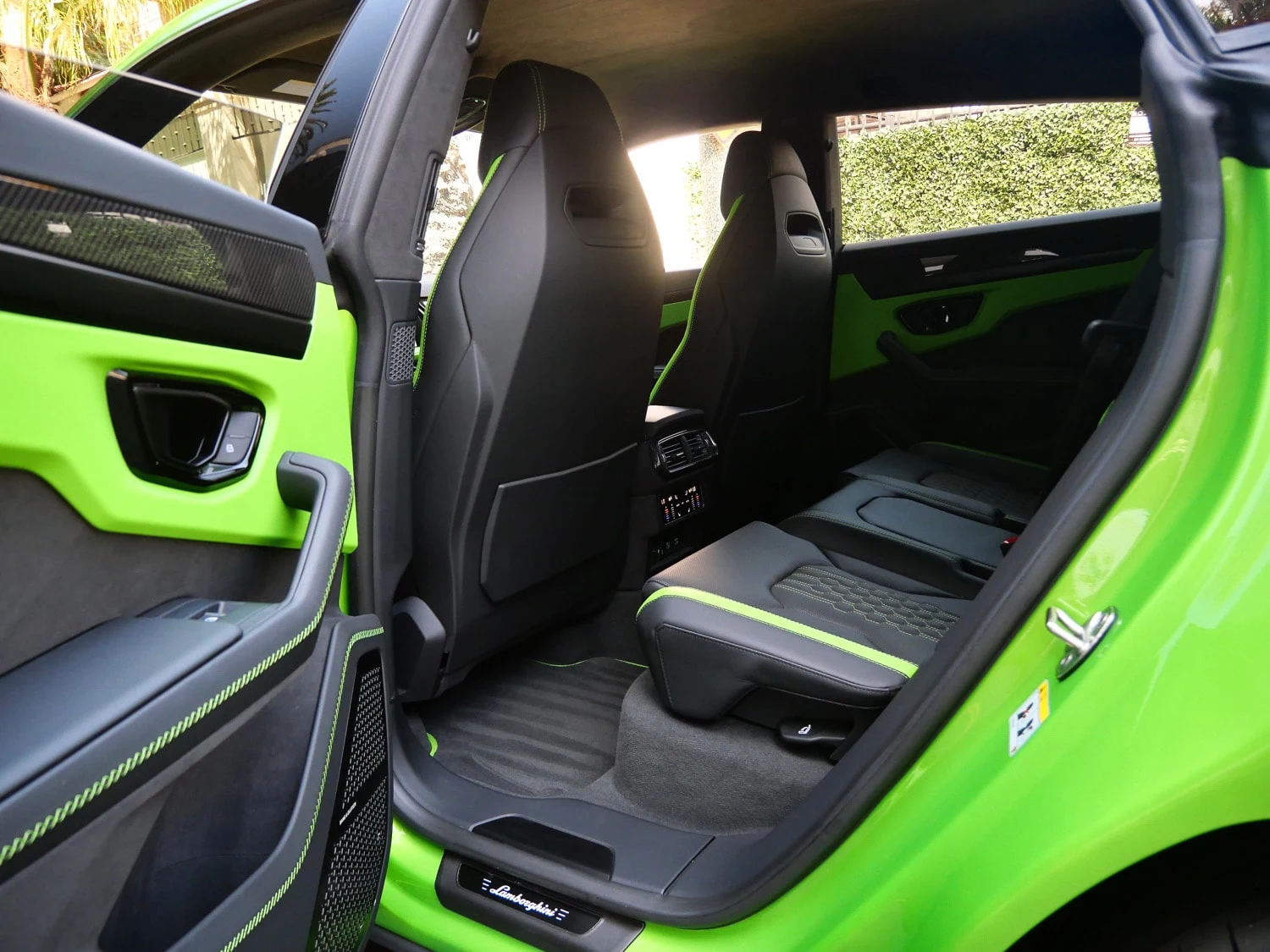 2026 Lamborghini Urus SE interior, seats, Nero Ade