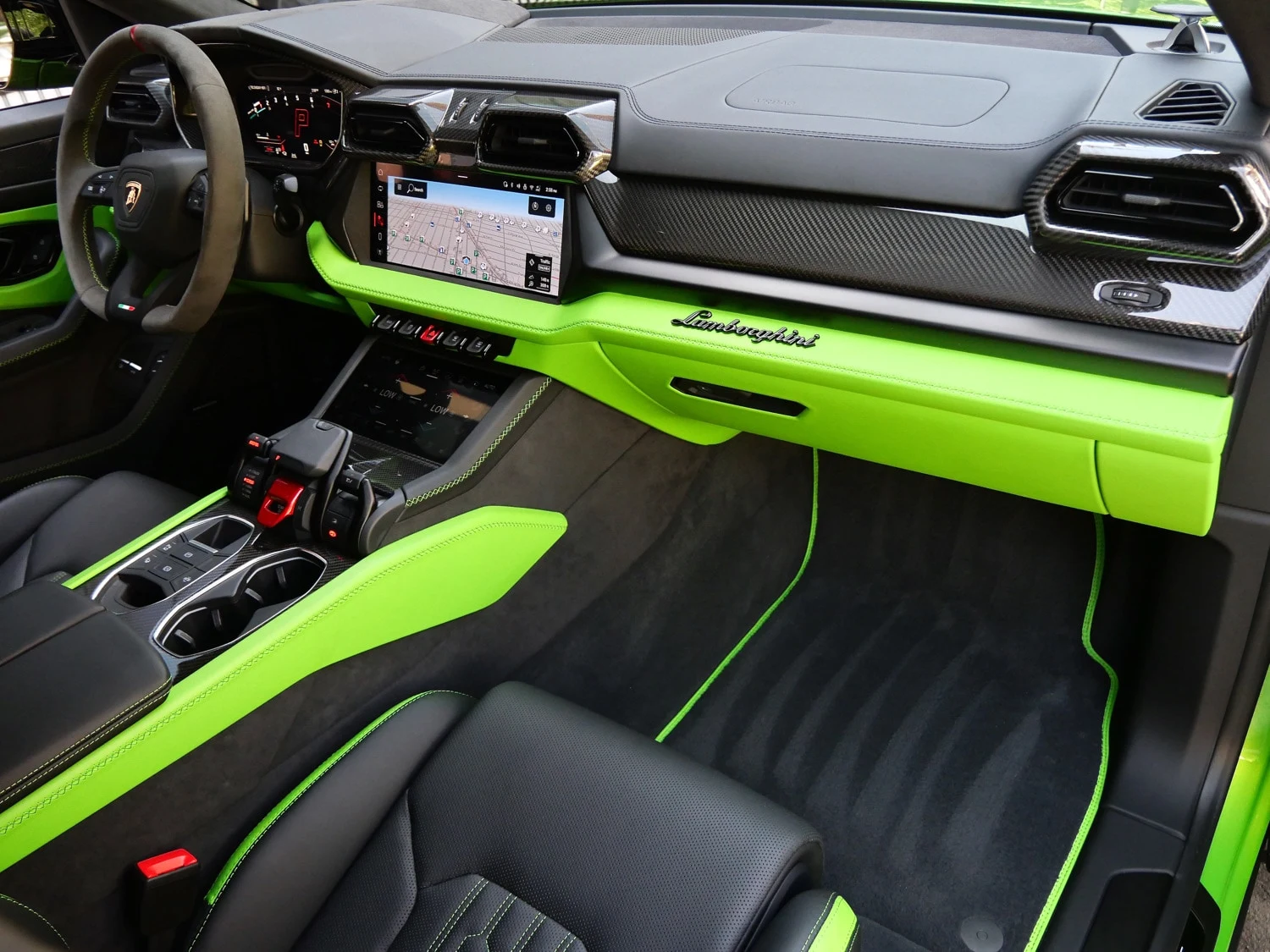 2026 Lamborghini Urus SE interior, Nero Ade