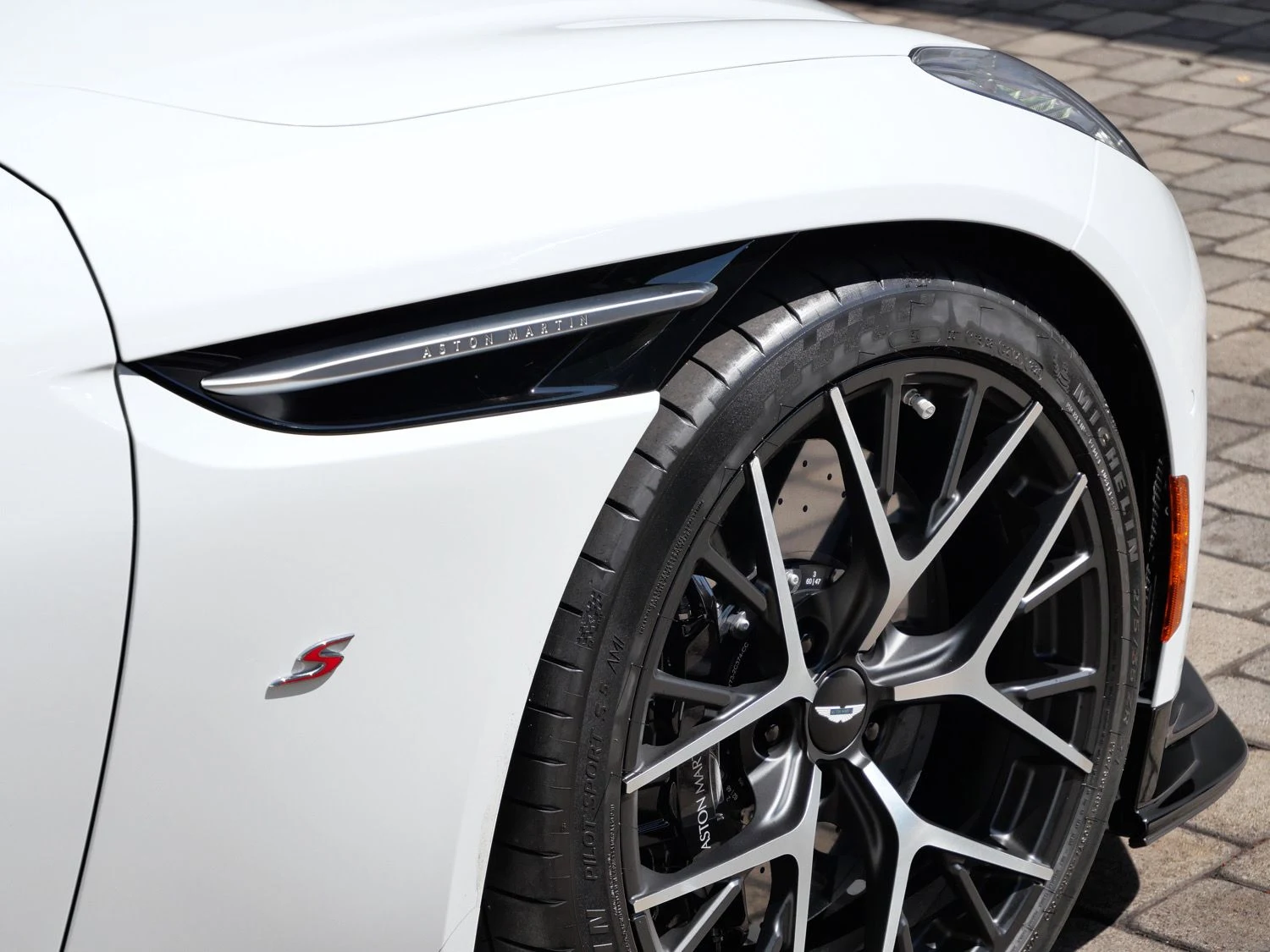 2026 Aston Martin DB12 S Volante wheel