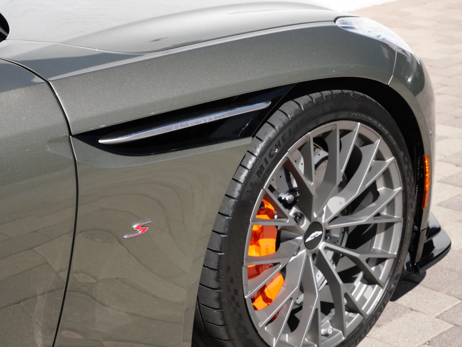 2026 Aston Martin DB12 S Volante wheel