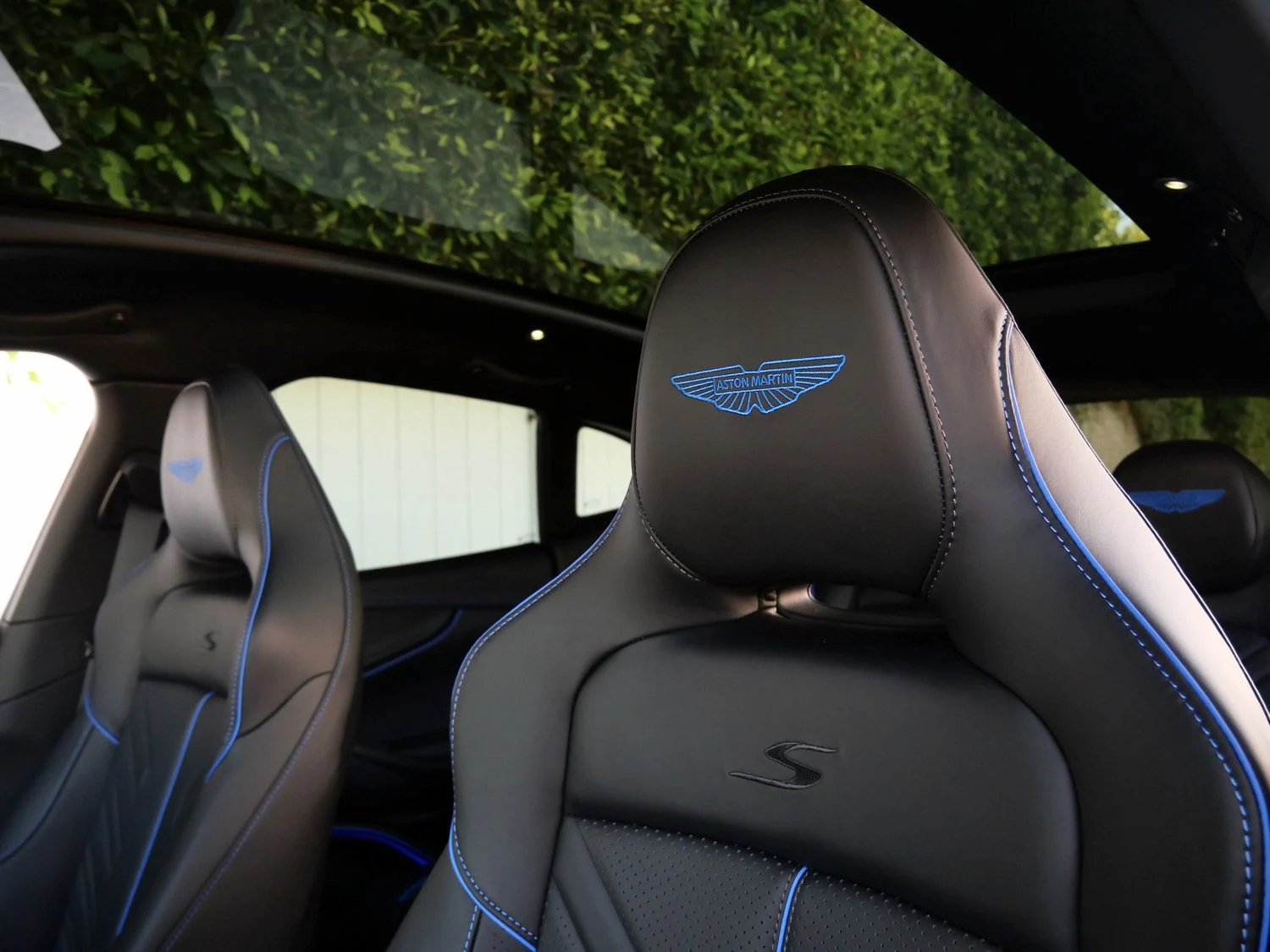 2026 Aston Martin DBX S interior, seats, Onyx Black - Semi Aniline