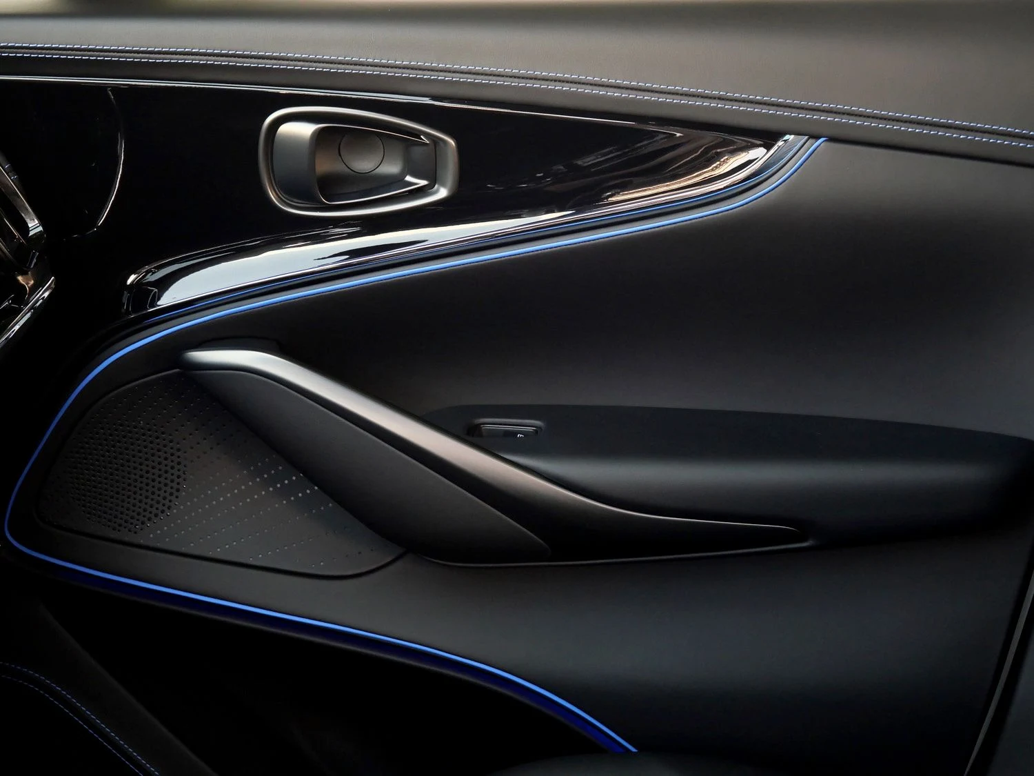 2026 Aston Martin DBX S interior, door panel, Onyx Black - Semi Aniline