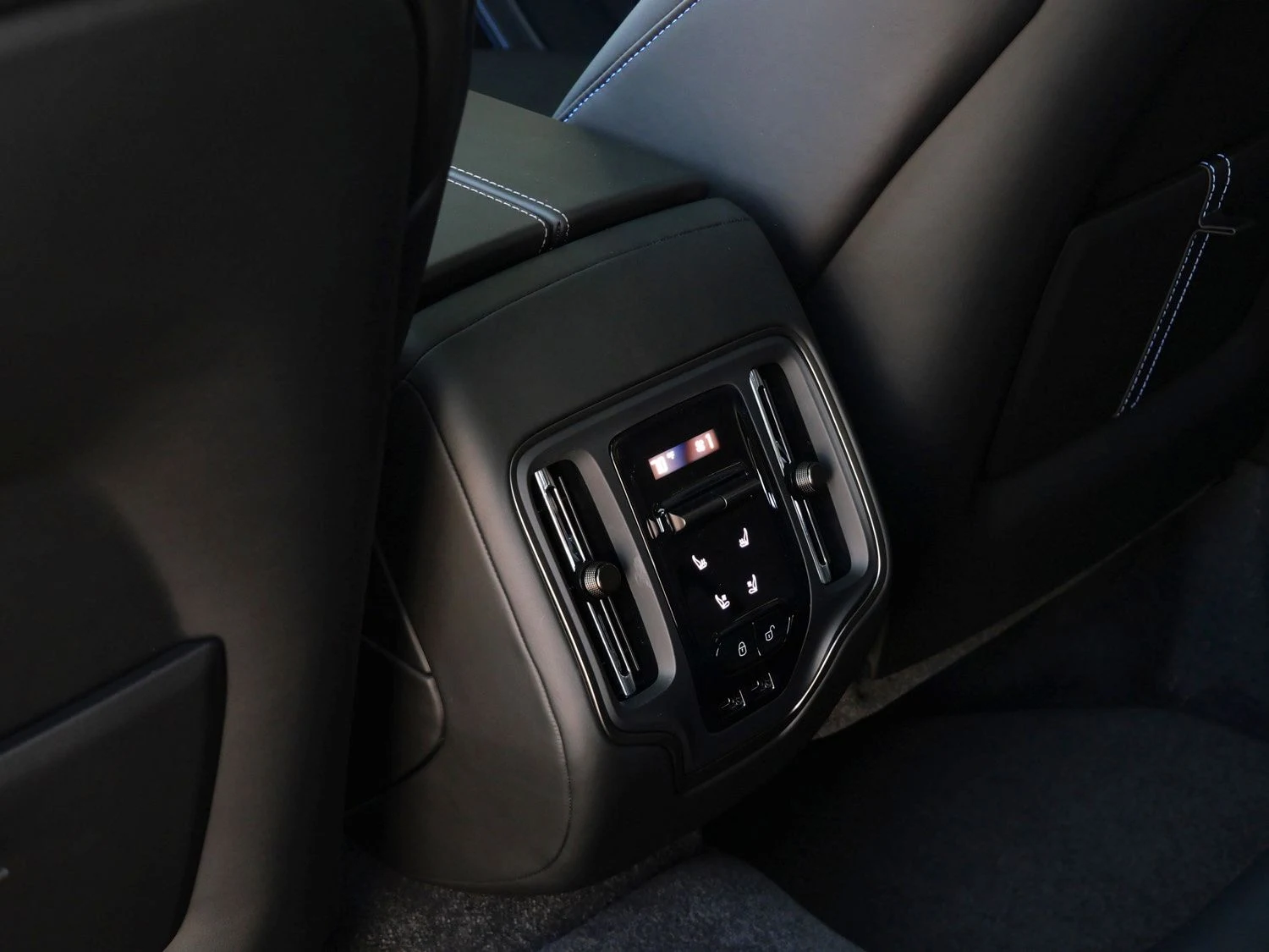 2026 Aston Martin DBX S interior, Onyx Black - Semi Aniline