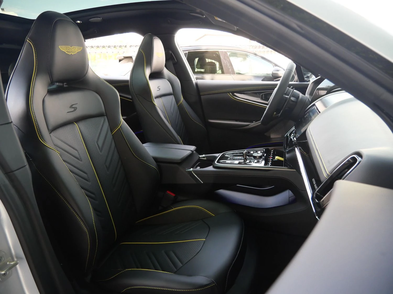 2026 Aston Martin DBX S interior, seats, Onyx Black - Semi Aniline