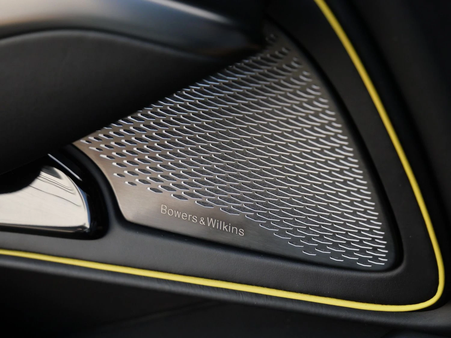 2026 Aston Martin DBX S, detail
