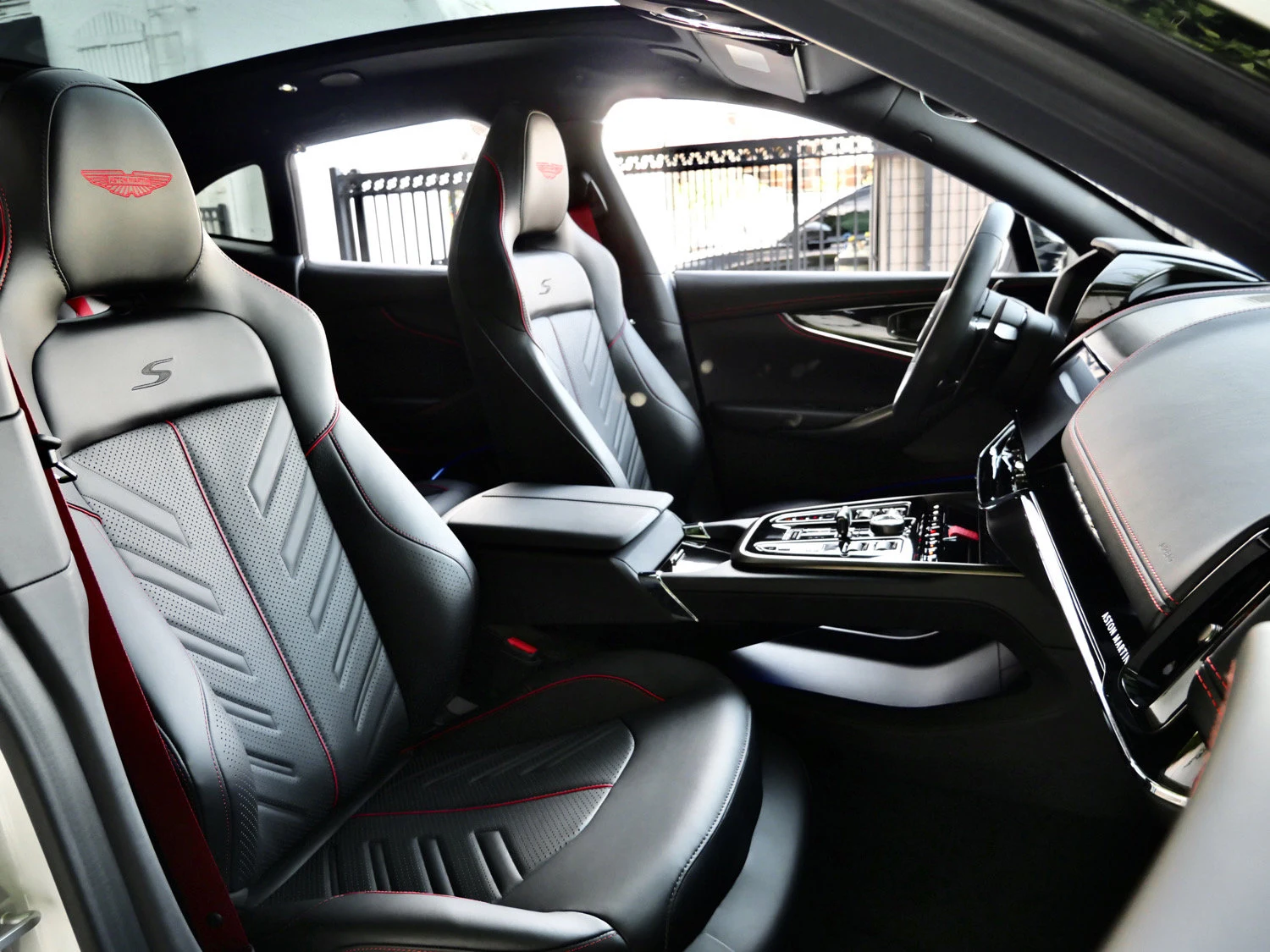 2026 Aston Martin DBX S interior, seats, Onyx Black - Semi Aniline