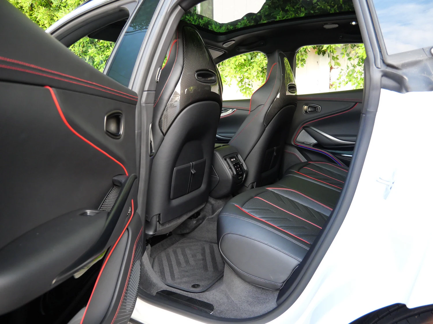 2026 Aston Martin DBX S interior, seats, Onyx Black - Semi Aniline