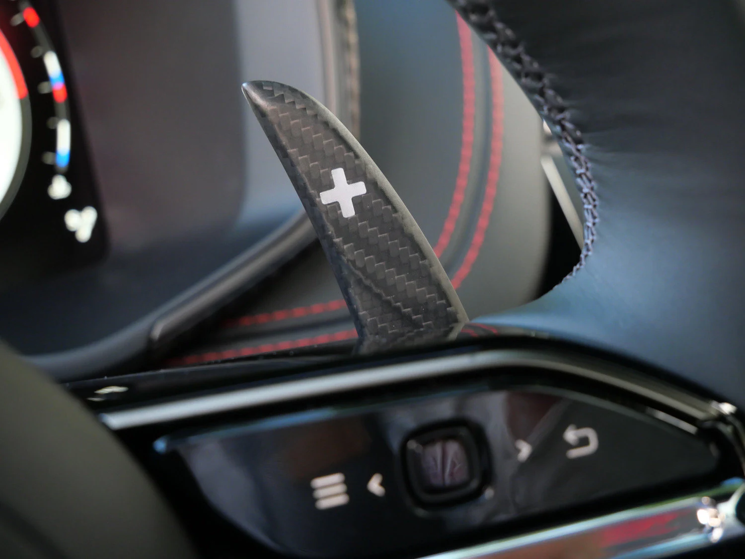 2026 Aston Martin DBX S interior, center console, Onyx Black - Semi Aniline