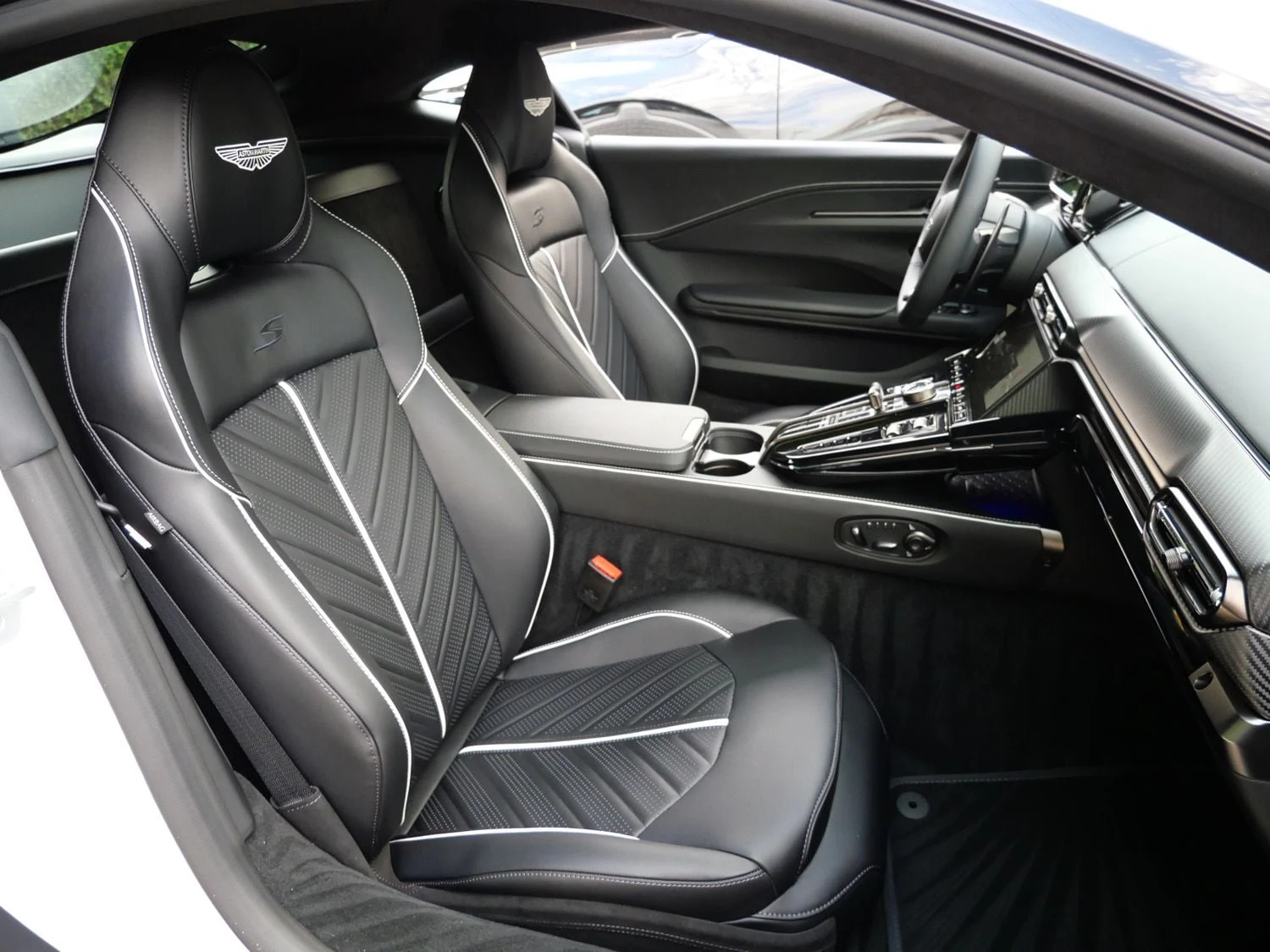 2026 Aston Martin Vantage S interior, seats, Onyx Black - Semi Aniline / On