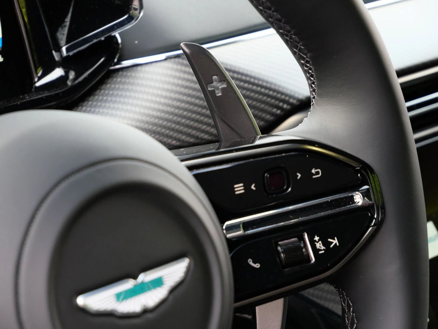 2026 Aston Martin Vantage S interior, Onyx Black - Semi Aniline / On