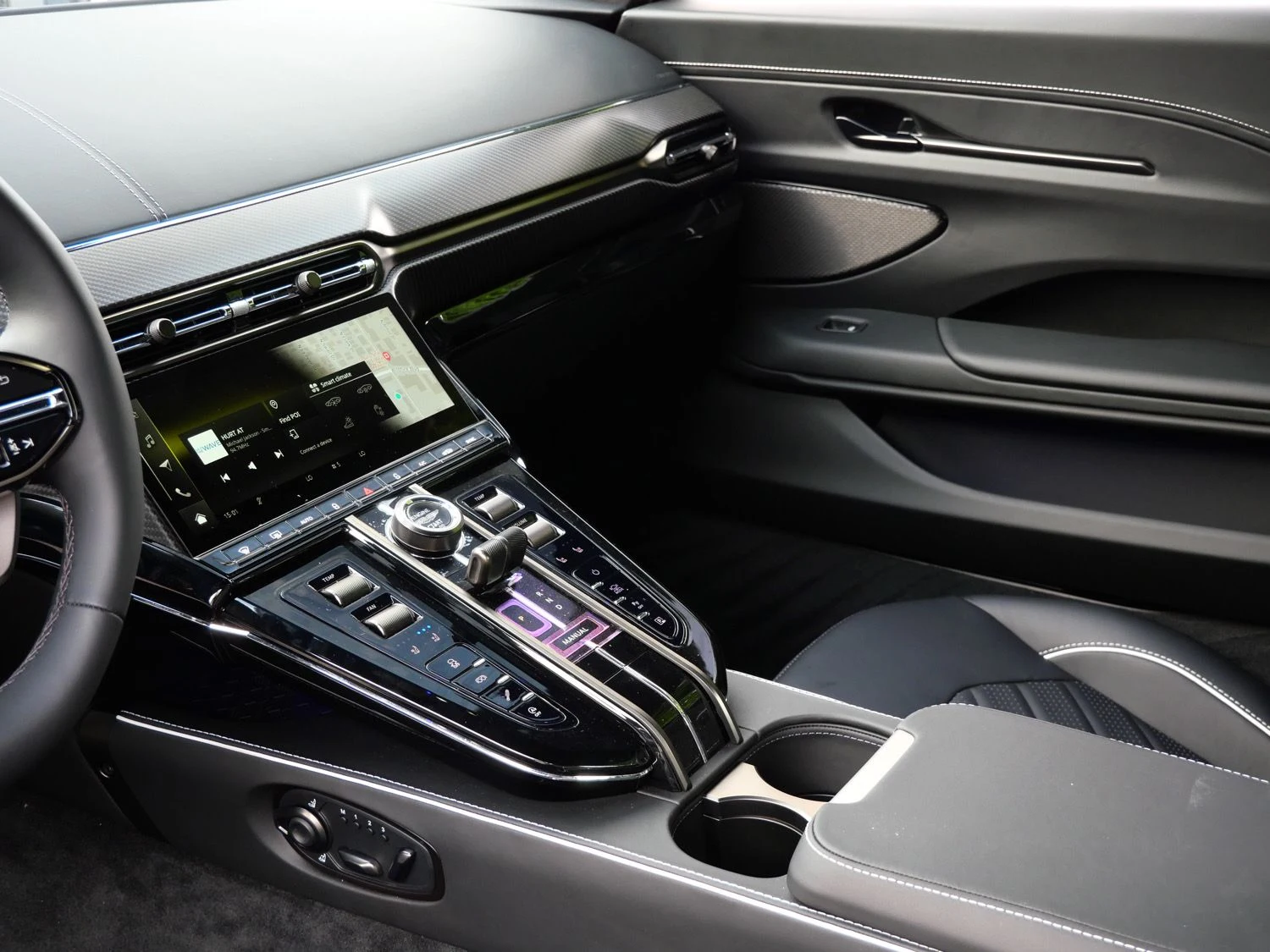 2026 Aston Martin Vantage S interior, Onyx Black - Semi Aniline / On