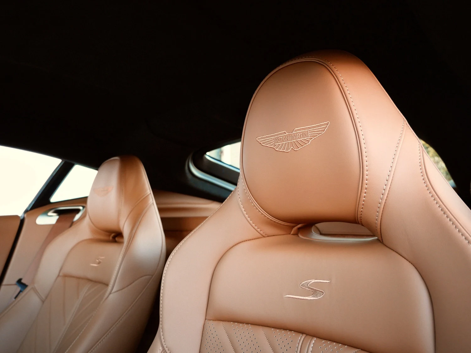 2026 Aston Martin Vantage S interior, seats, Oxford Tan - Semi Aniline / Ox
