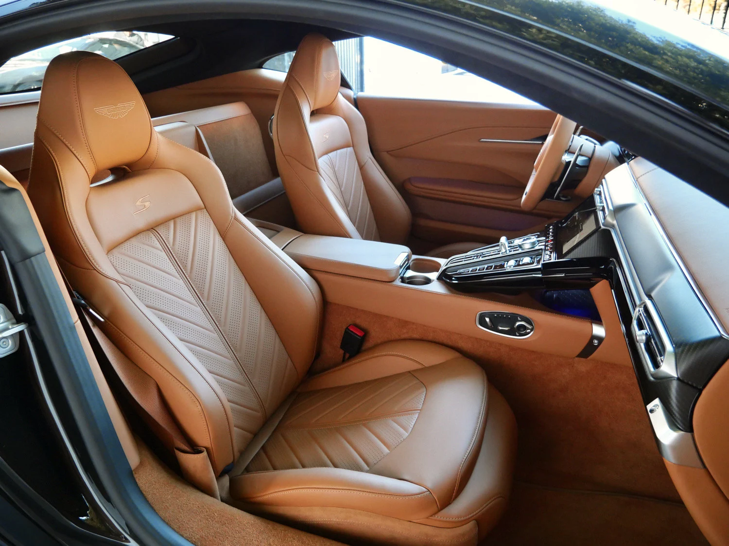 2026 Aston Martin Vantage S interior, seats, Oxford Tan - Semi Aniline / Ox