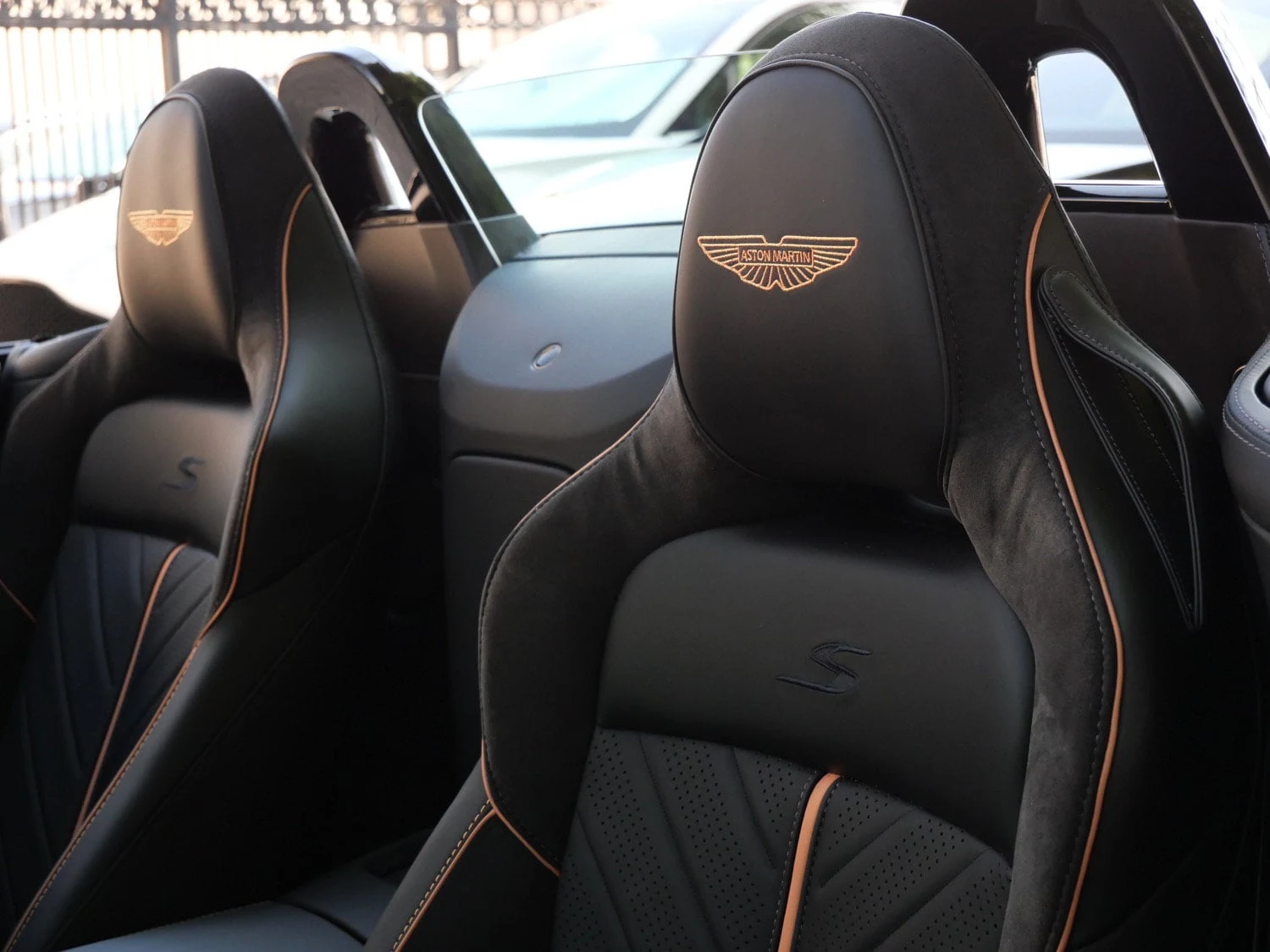 2026 Aston Martin Vantage S Roadster interior, seats, Onyx Black - Semi Aniline