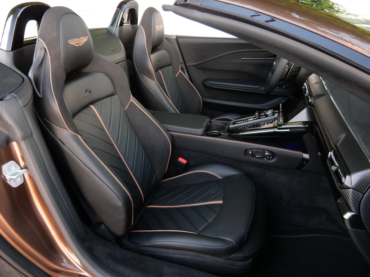 2026 Aston Martin Vantage S Roadster interior, seats, Onyx Black - Semi Aniline