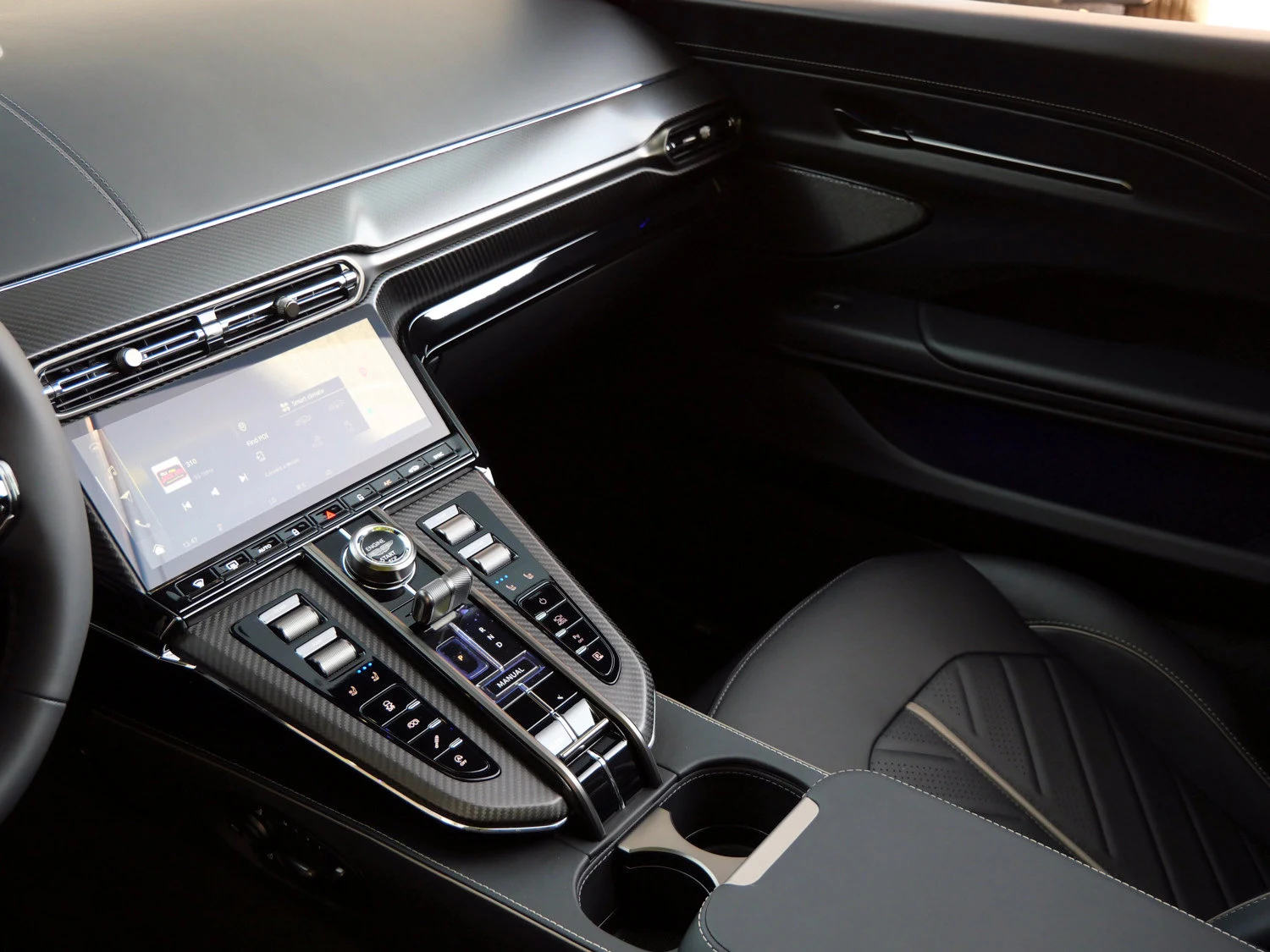 2026 Aston Martin Vantage S Roadster interior, Onyx Black - Semi Aniline / On