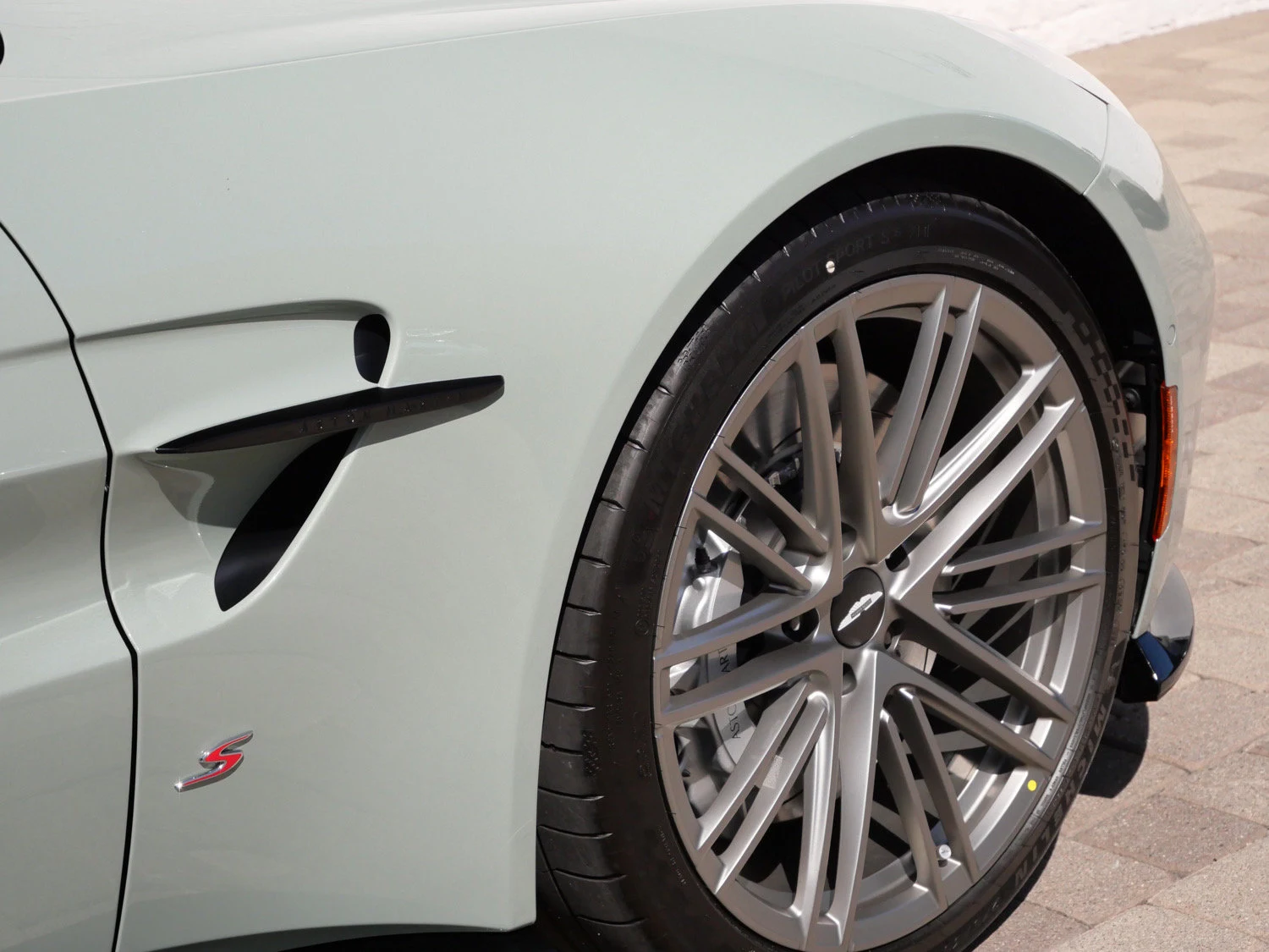 2026 Aston Martin Vantage S wheel
