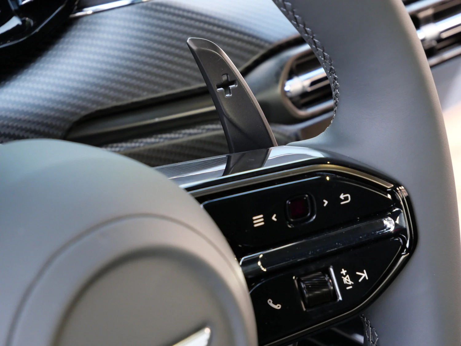 2026 Aston Martin Vantage S interior, Phantom Grey - Semi Aniline
