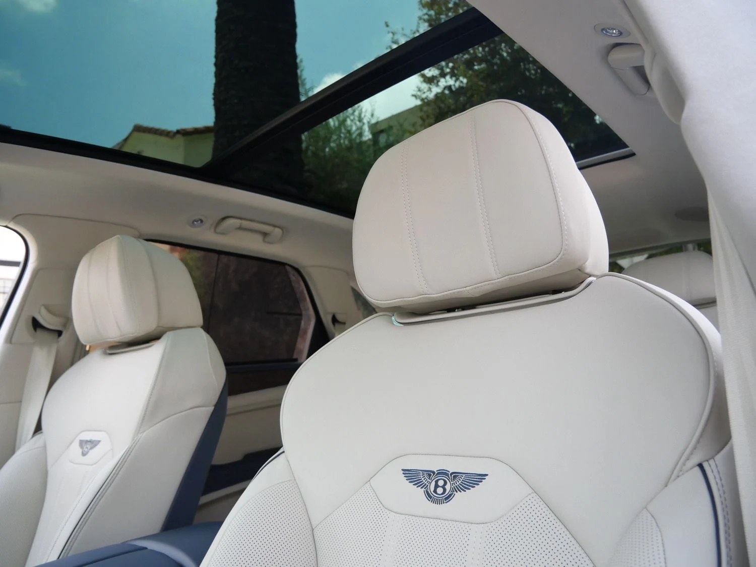2026 Bentley Bentayga V8 interior, seats, Linen