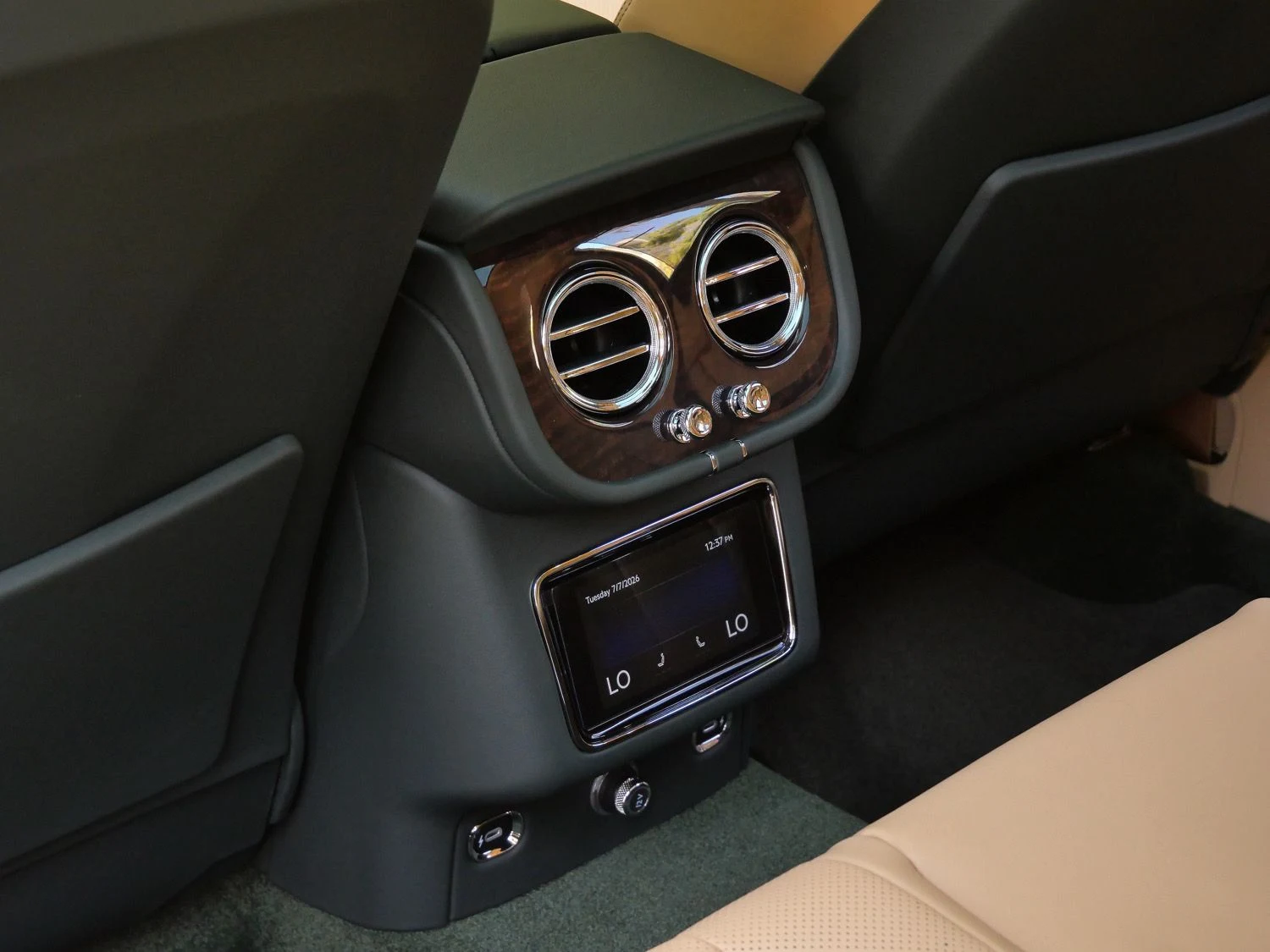 2026 Bentley Bentayga Hybrid for sale, photo 16 of 27