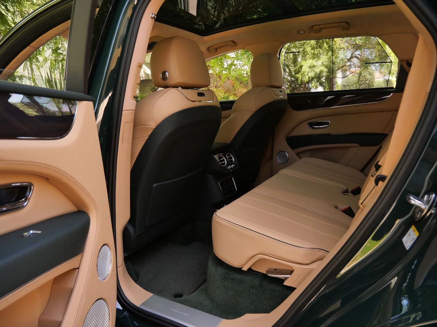2026 Bentley Bentayga Hybrid interior, seats, Camel