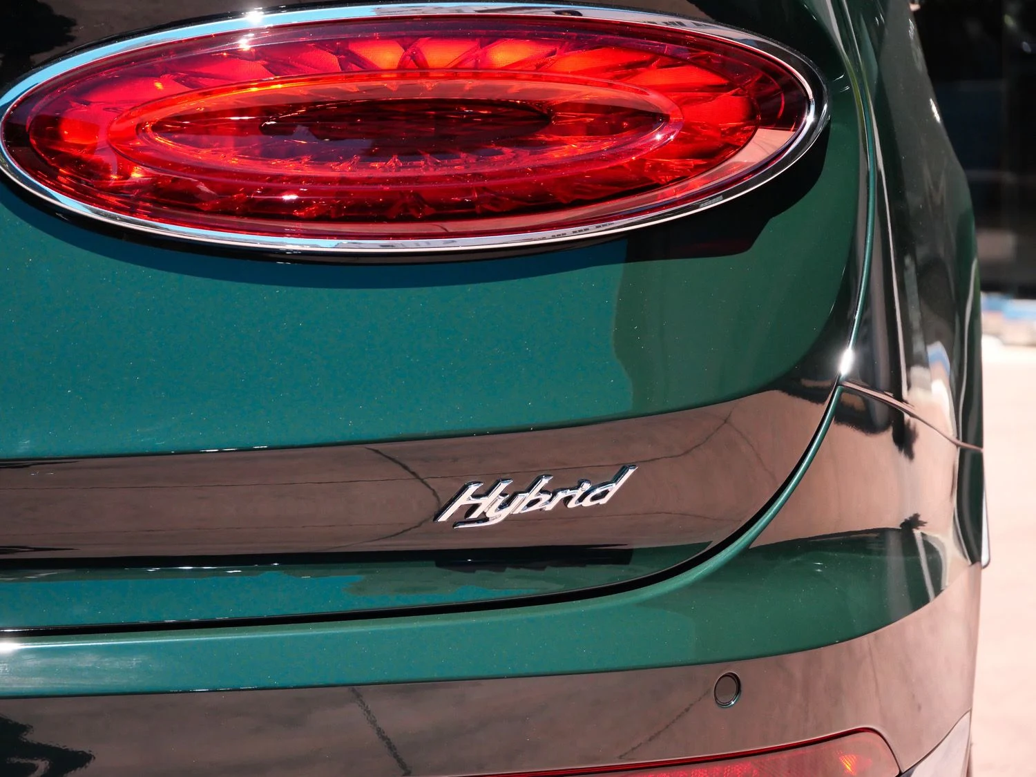 2026 Bentley Bentayga Hybrid for sale, exterior, Green