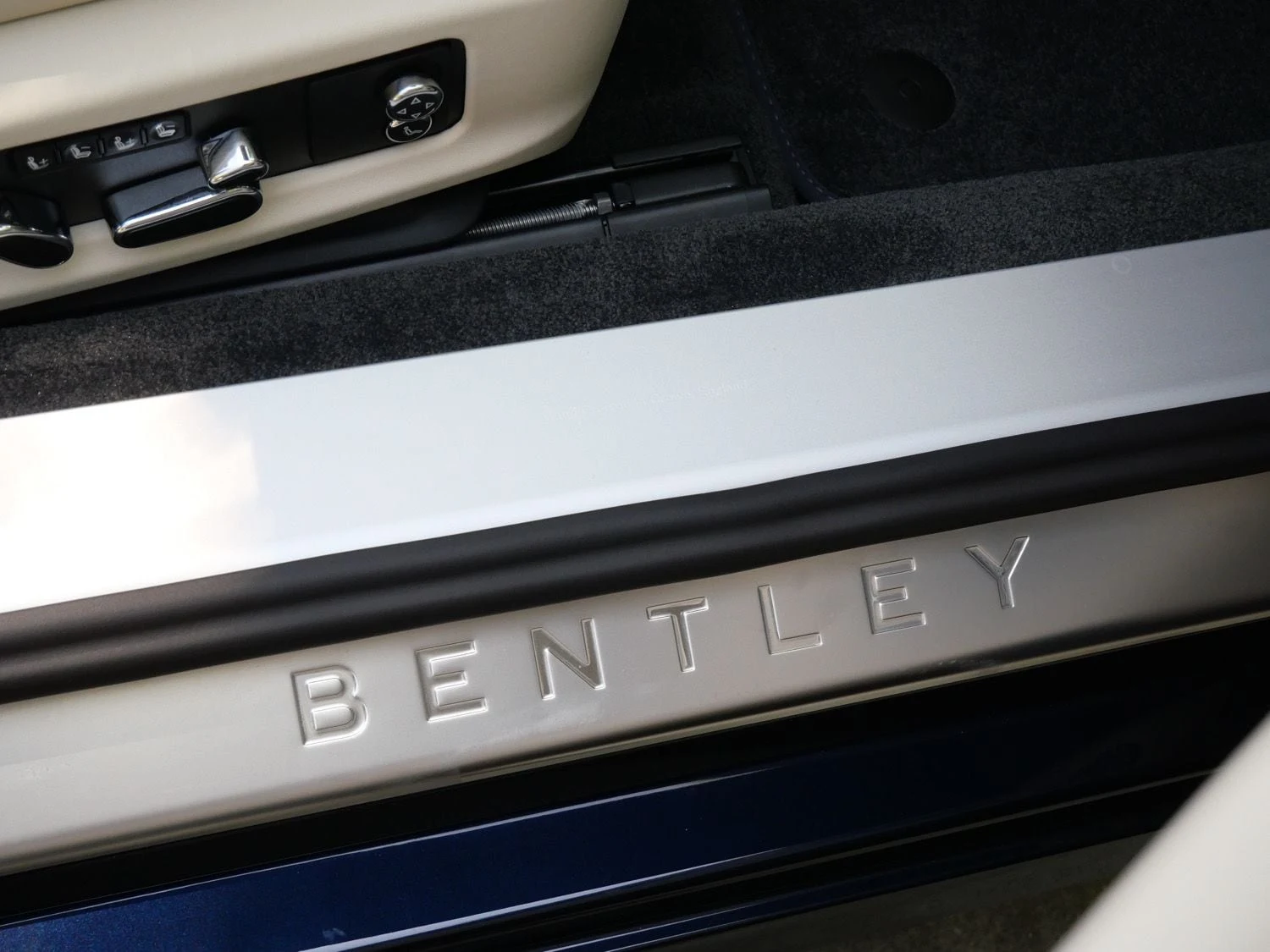 2026 Bentley Continental GTC interior, door sill, Linen