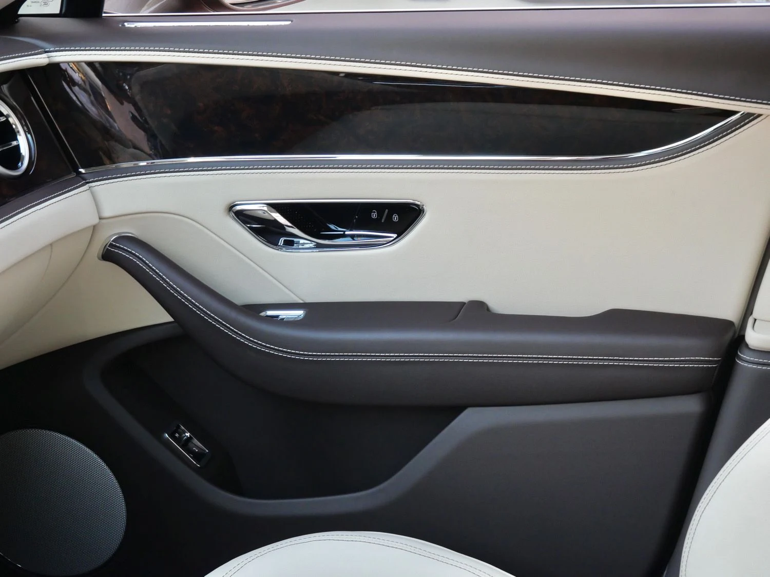 2026 Bentley Flying Spur interior, door panel, Linen