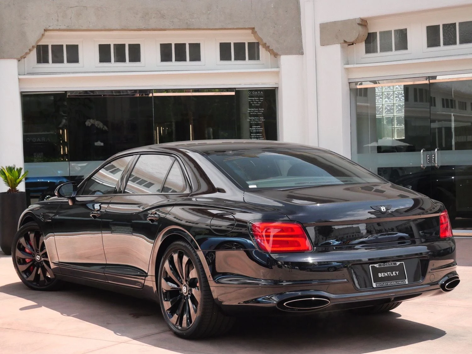 2026 Bentley Flying Spur, rear three-quarter view, Black