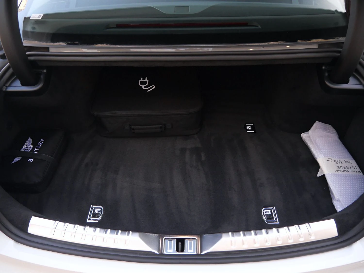 2026 Bentley Flying Spur trunk