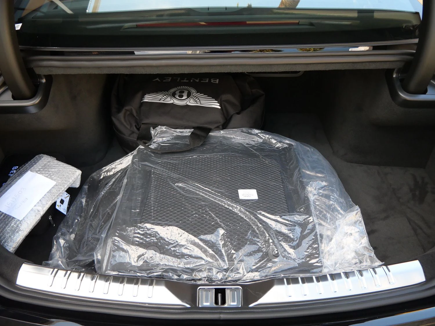 2026 Bentley Flying Spur Azure trunk