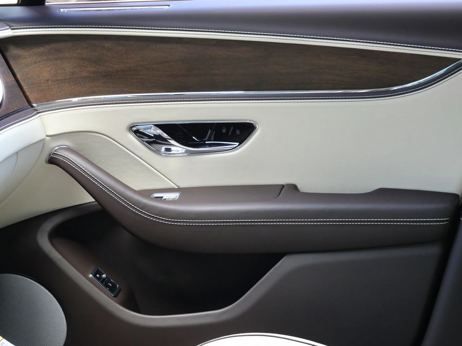 2026 Bentley Flying Spur interior, door panel, Linen