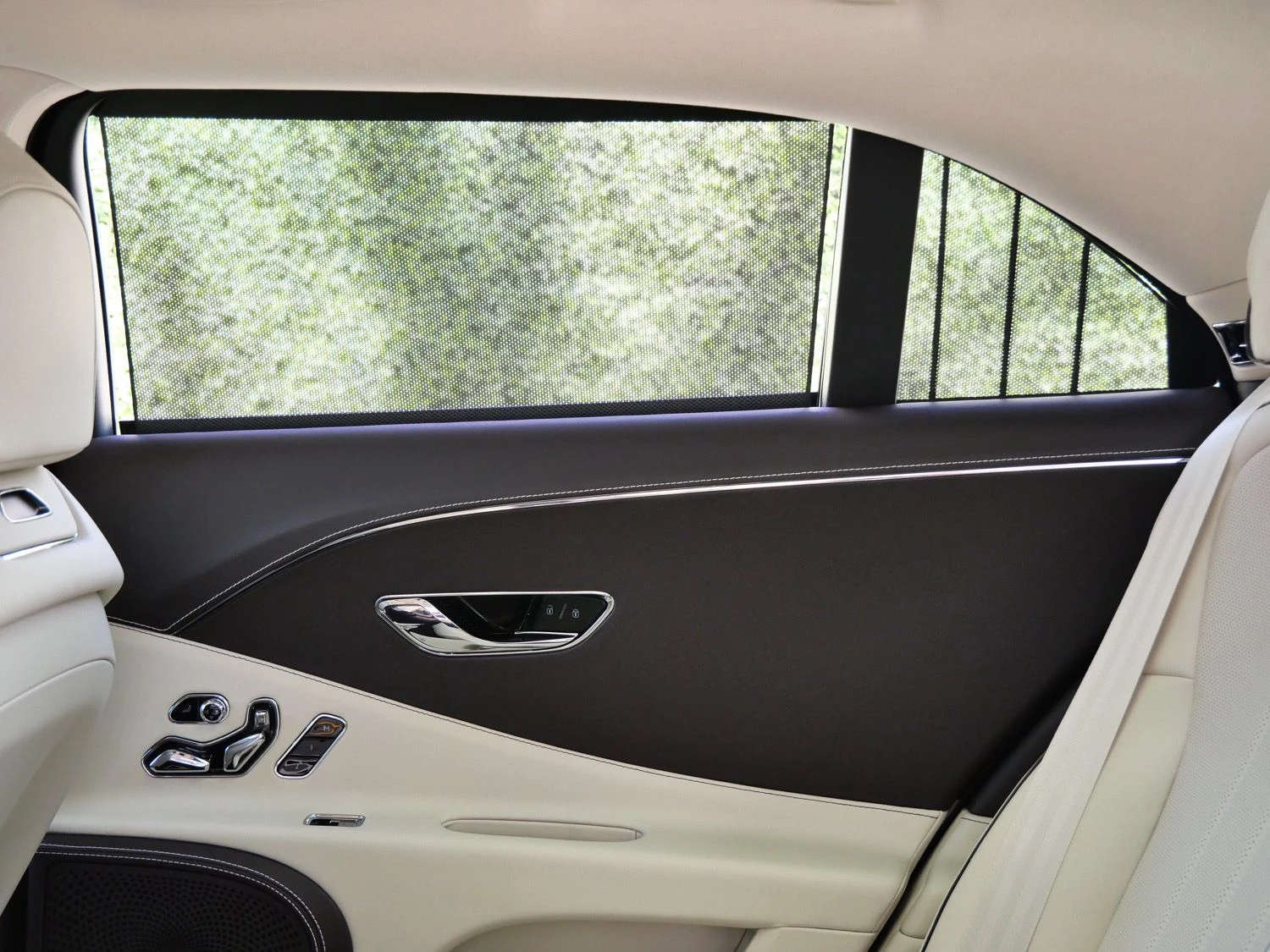 2026 Bentley Flying Spur interior, door panel, Linen