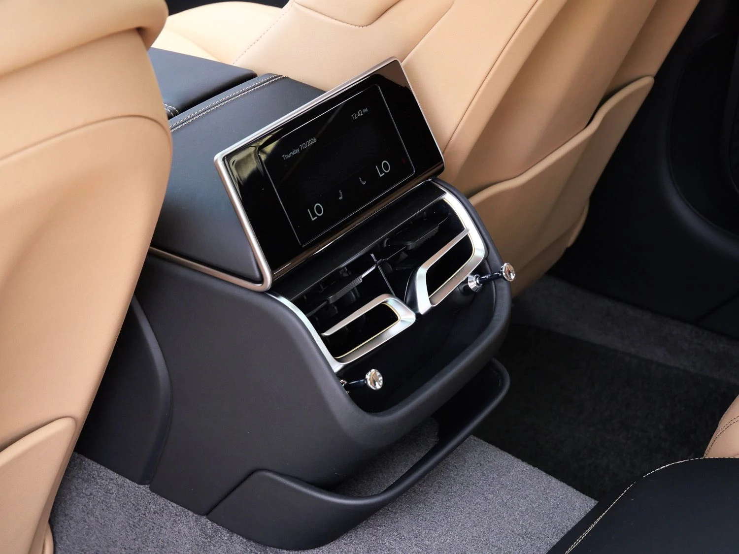 2026 Bentley Flying Spur interior, Camel