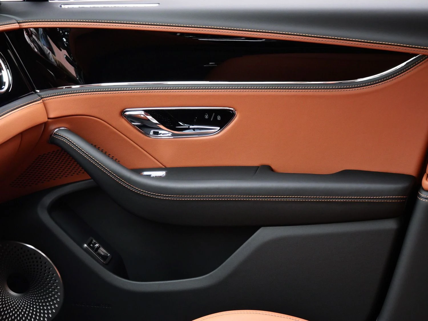 2026 Bentley Flying Spur interior, Saddle