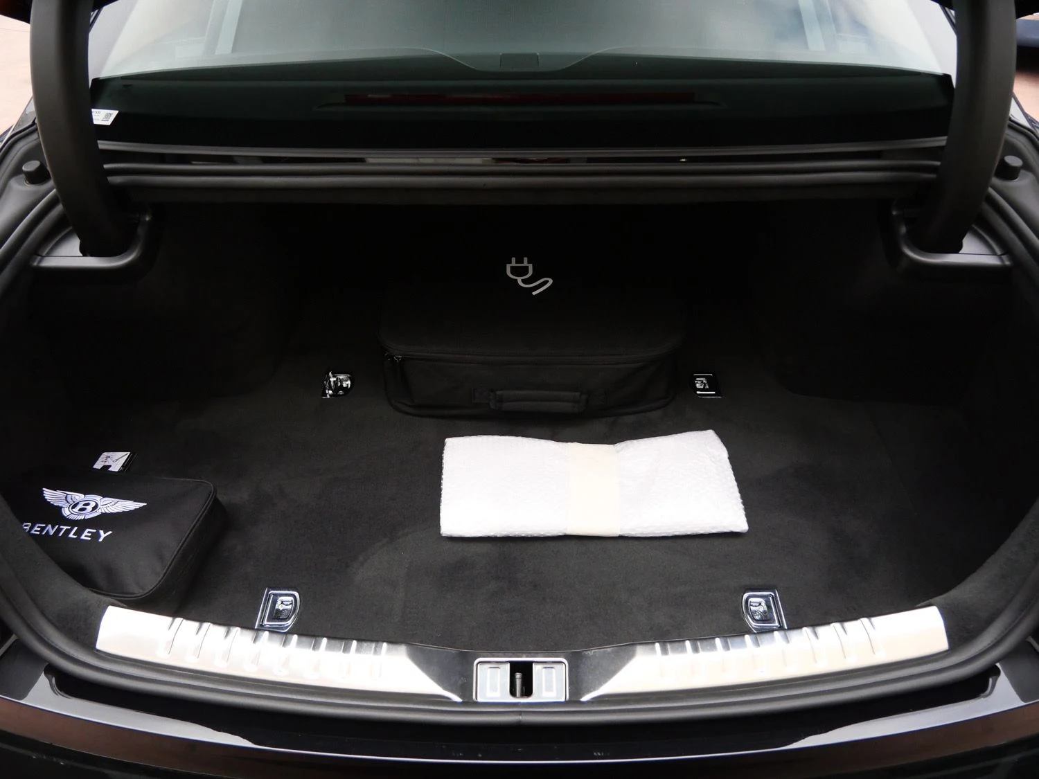 2026 Bentley Flying Spur trunk