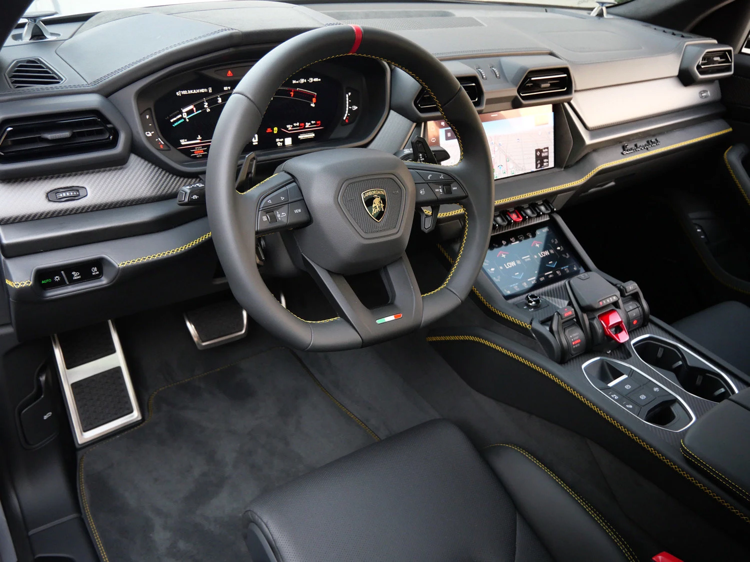 2026 Lamborghini Urus SE interior, dashboard, Nero Ade