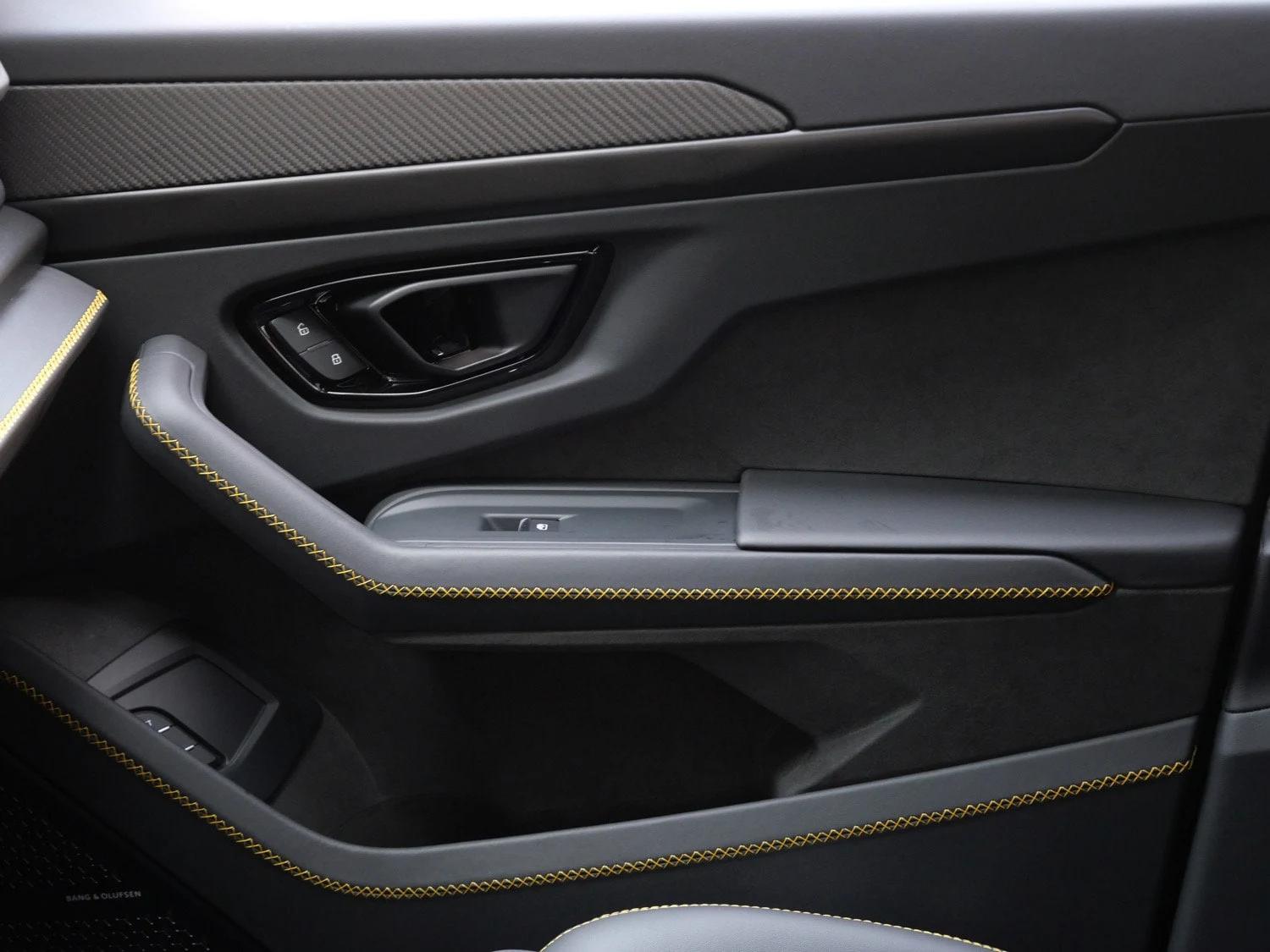 2026 Lamborghini Urus SE interior, door panel, Nero Ade