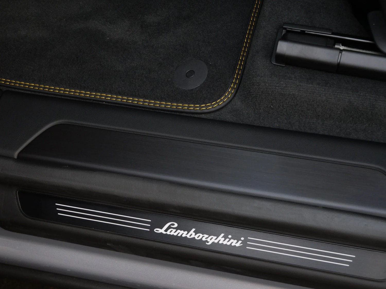 2026 Lamborghini Urus SE interior, door sill, Nero Ade