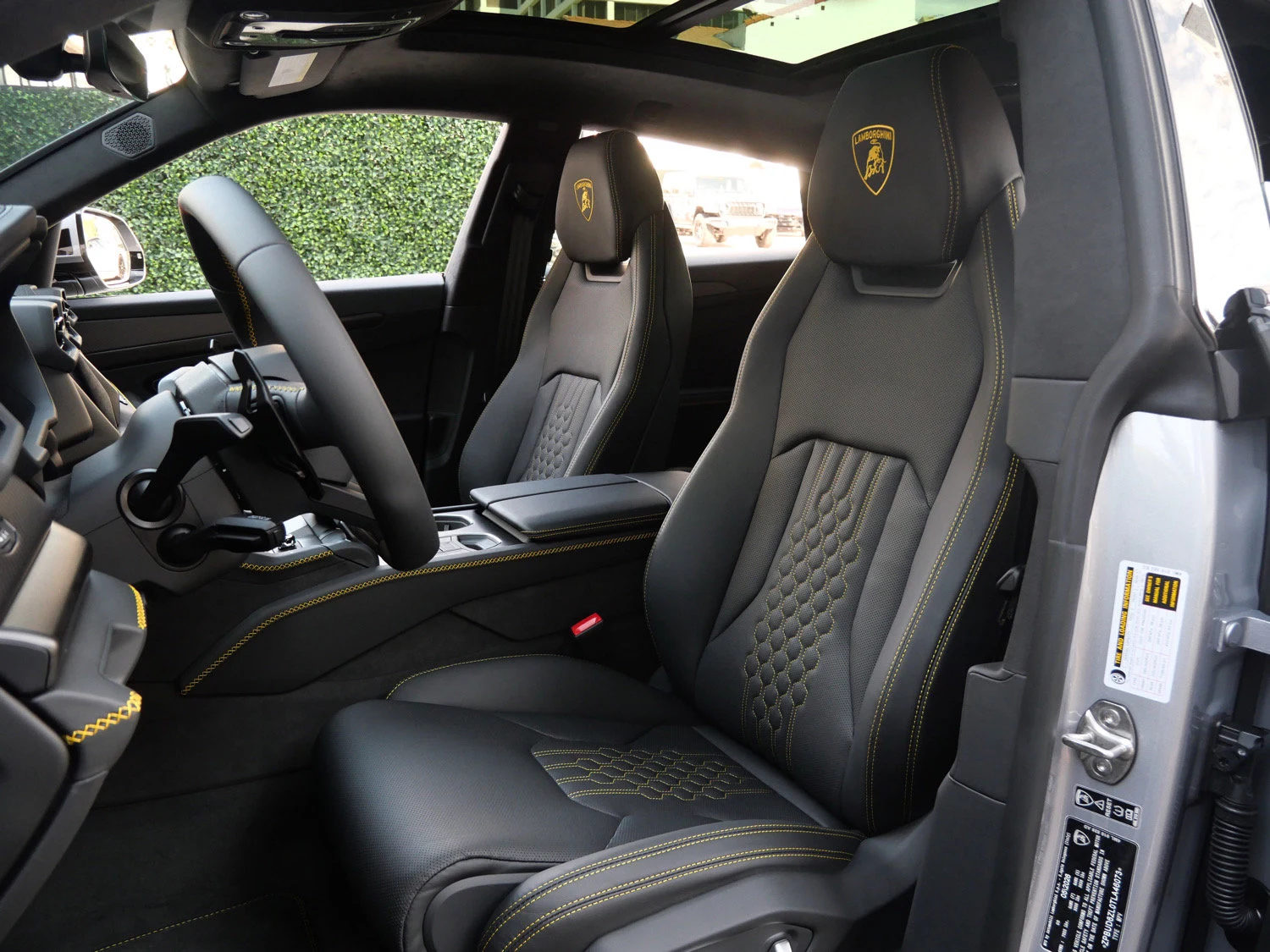 2026 Lamborghini Urus SE interior, seats, Nero Ade