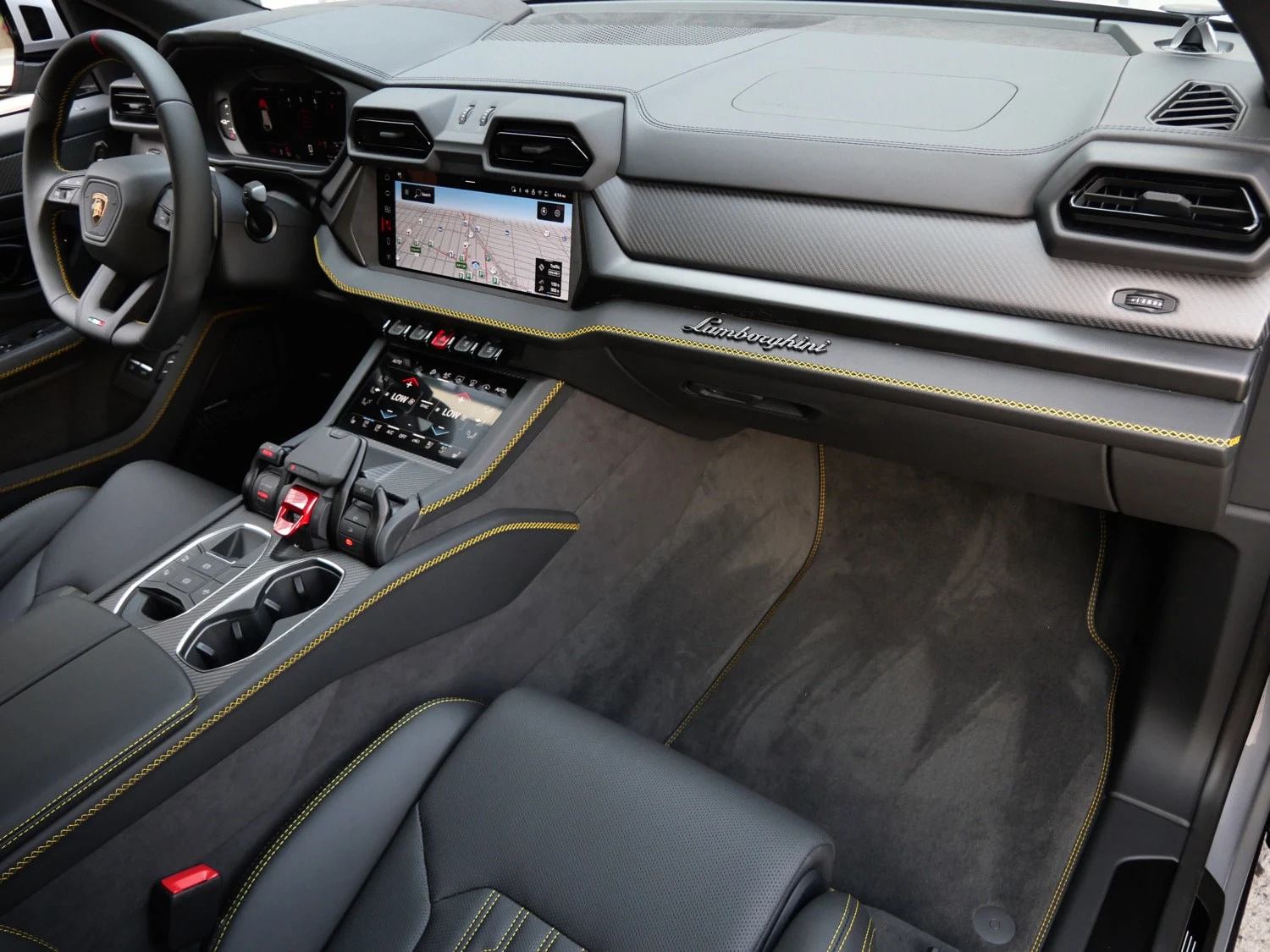2026 Lamborghini Urus SE interior, Nero Ade