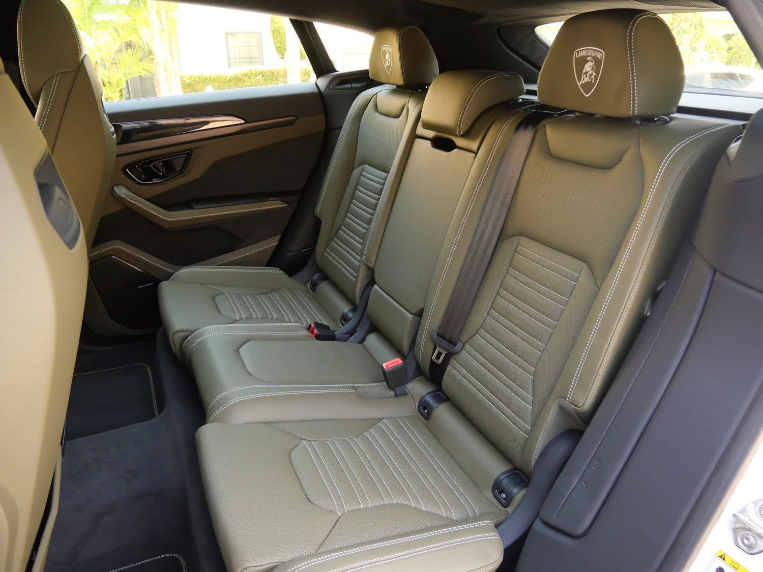 2026 Lamborghini Urus SE interior, seats, Nero Ade