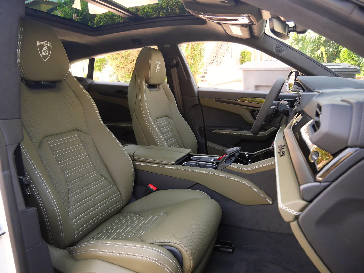 2026 Lamborghini Urus SE interior, seats, Nero Ade