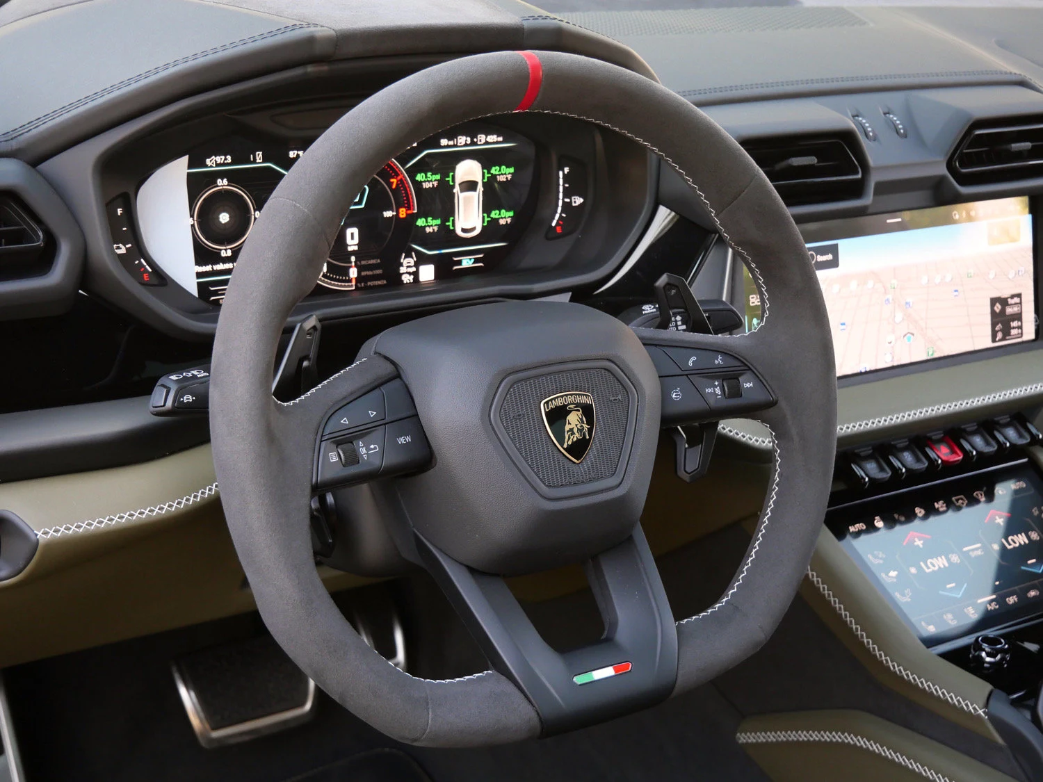 2026 Lamborghini Urus SE interior, Nero Ade