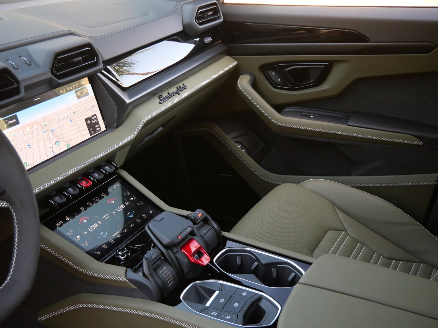 2026 Lamborghini Urus SE interior, Nero Ade