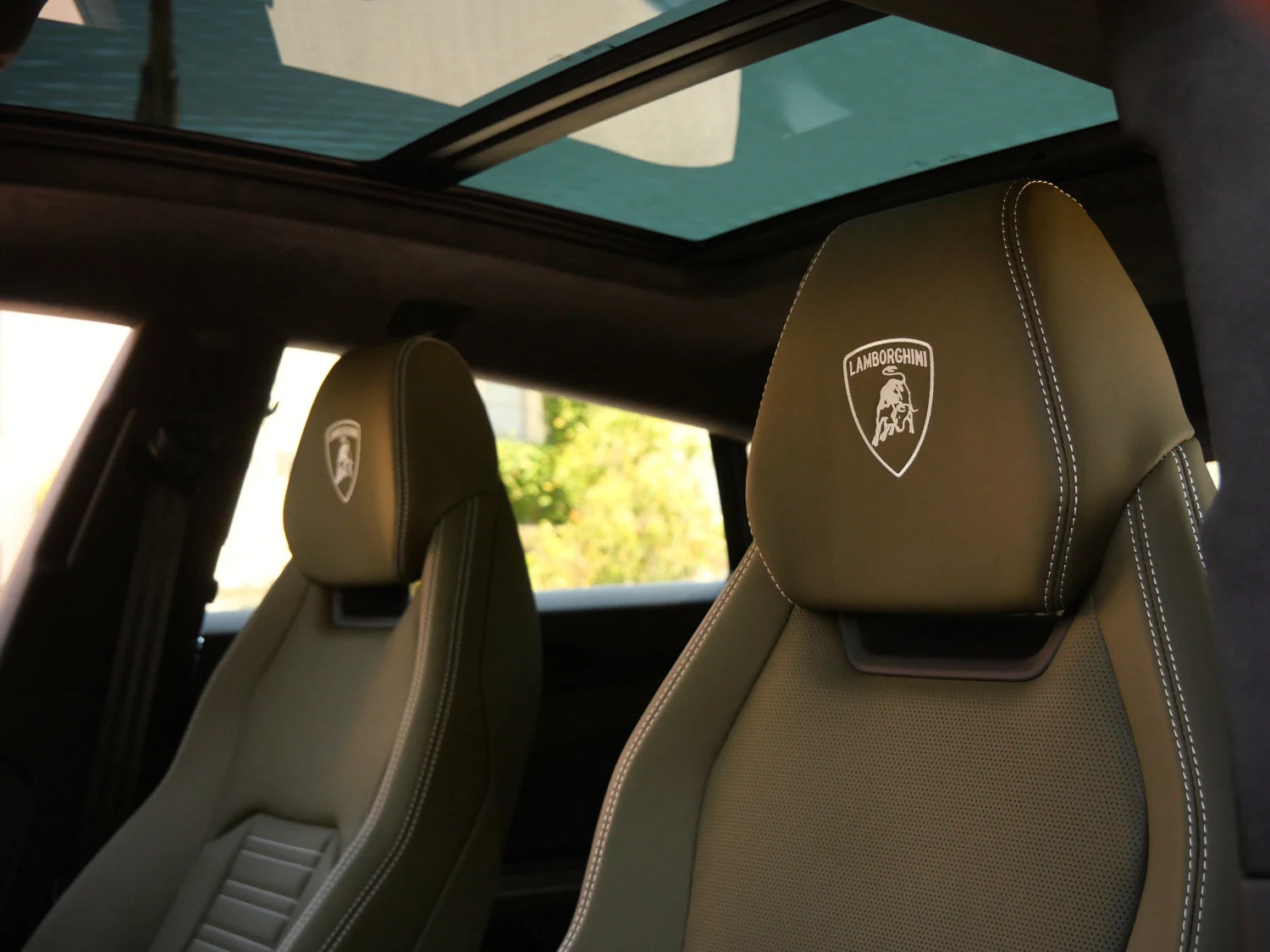 2026 Lamborghini Urus SE interior, seats, Nero Ade