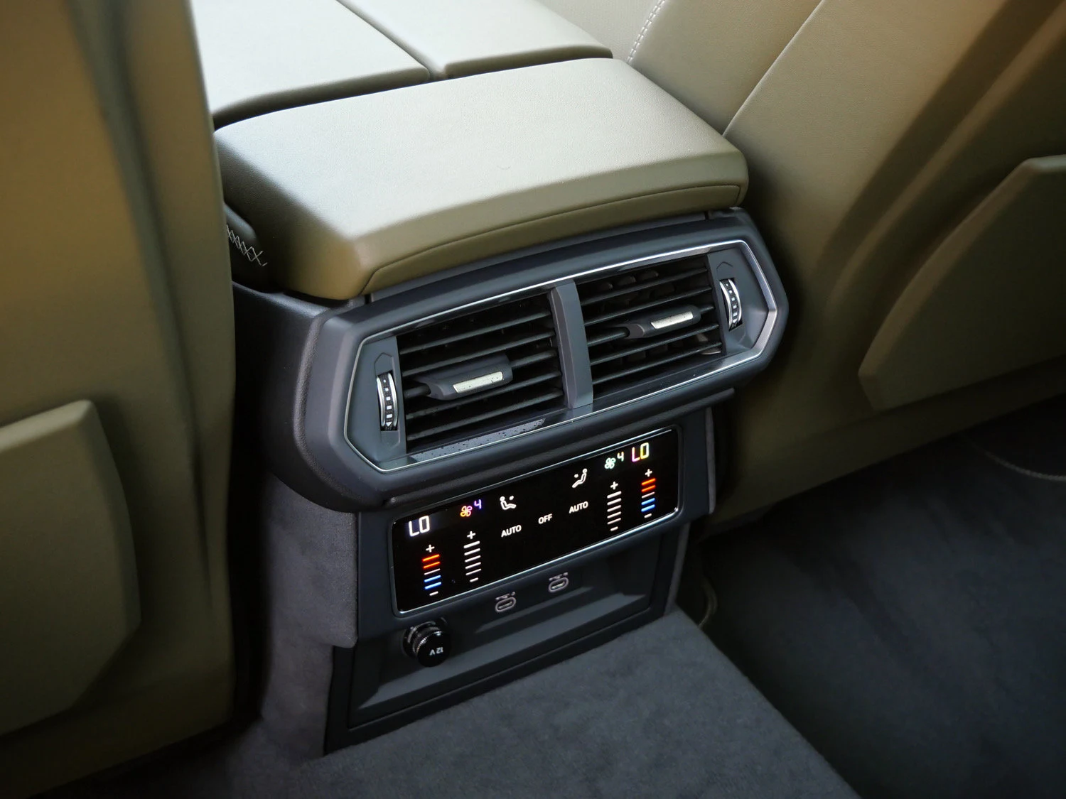 2026 Lamborghini Urus SE interior, Nero Ade