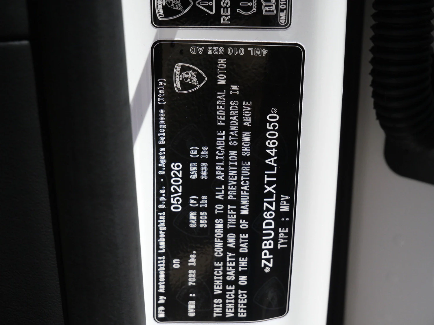 2026 Lamborghini Urus SE interior, Nero Ade